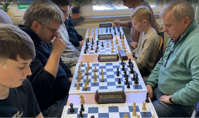 4138_32._familienschach_spiel.png